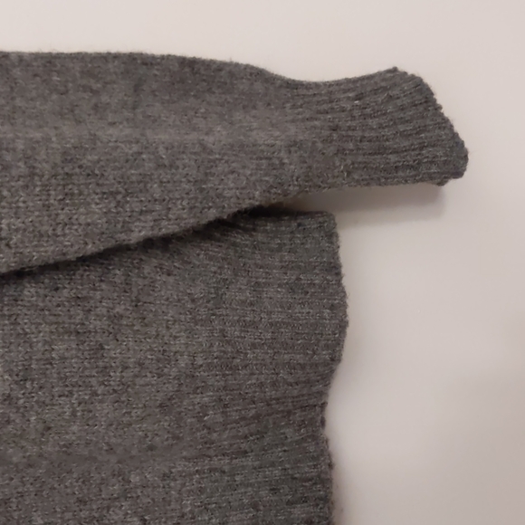 Vintage Carson Pirie Scott wool sweater. - Picture 3 of 6